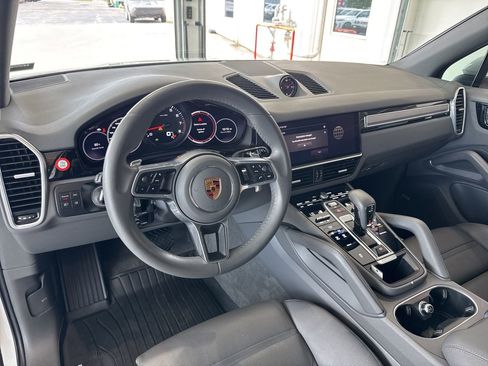 Used 2023 Porsche Cayenne Platinum Edition AWD/4WD image 17