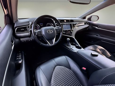 Used 2020 Toyota Camry SE w/ Convenience Package FWD image 17