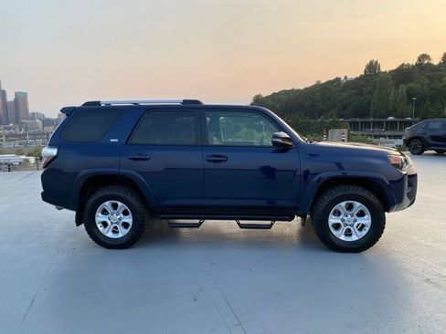 Used 2019 Toyota 4Runner SR5 Premium AWD/4WD image 2