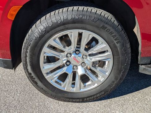 Used 2024 GMC Yukon XL Denali image 11