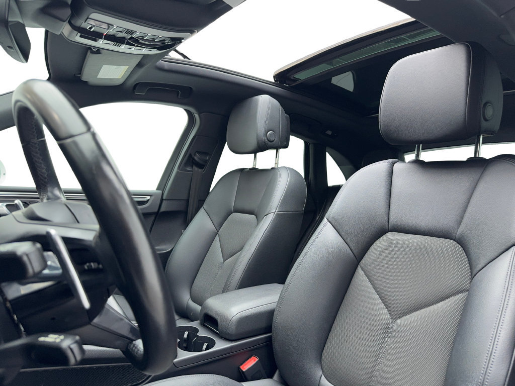 Used 2022 Porsche Macan AWD/4WD image 18