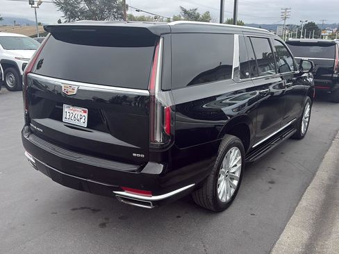 Used 2024 Cadillac Escalade ESV Luxury RWD image 5