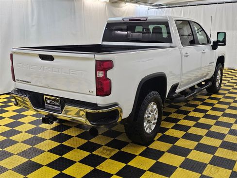 Used 2022 Chevrolet Silverado 2500 LT w/ Convenience Package image 3