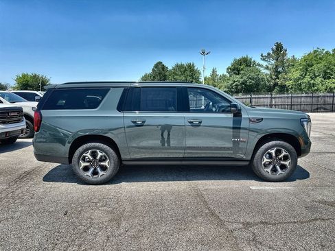 New 2026 GMC Yukon XL AT4 Ultimate w/ LPO, Floor Liner Package AWD/4WD image 10