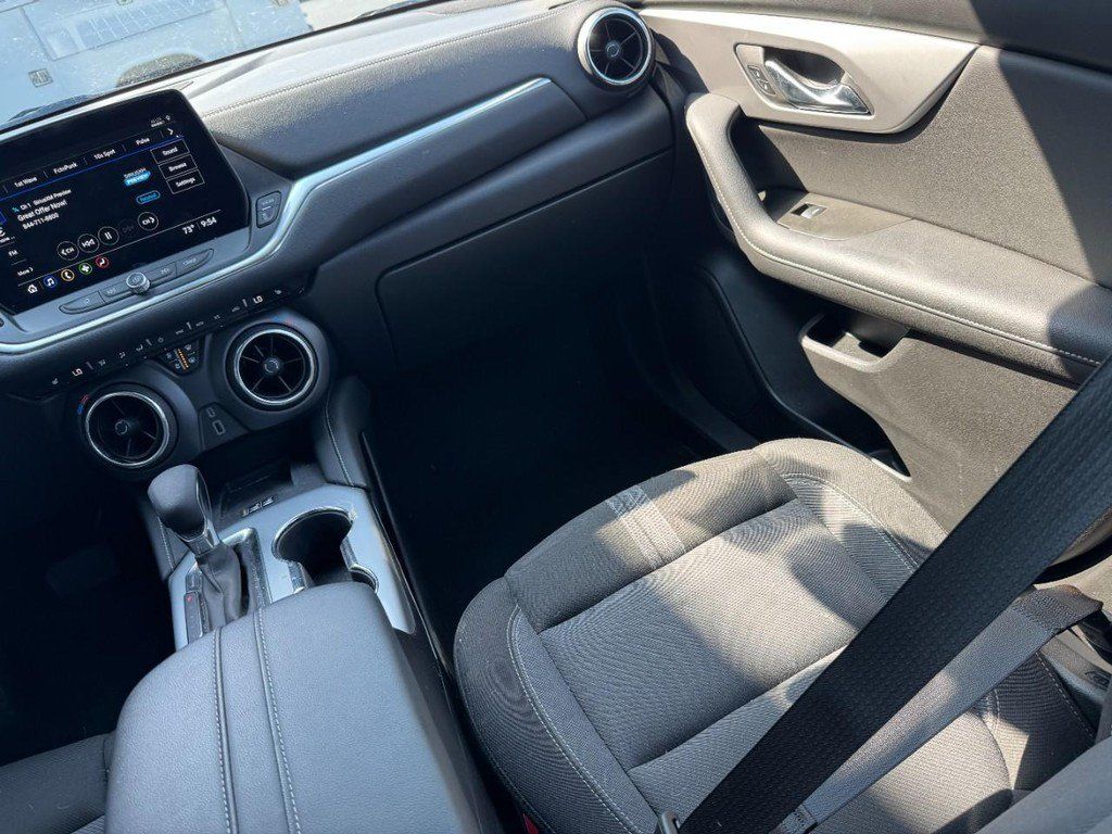Used 2024 Chevrolet Blazer LT w/ Convenience Package FWD image 18