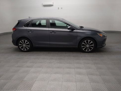 Used 2018 Hyundai Elantra GT FWD image 11