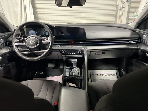 Used 2025 Hyundai Elantra SEL image 13