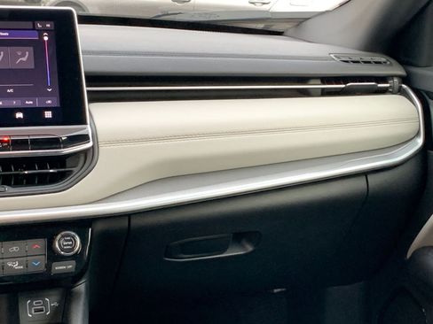 Used 2025 Jeep Compass Limited image 35