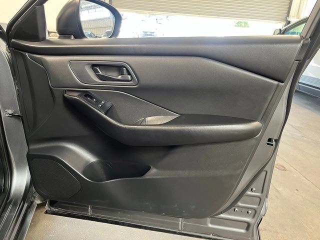 Used 2024 Nissan Rogue S FWD image 13