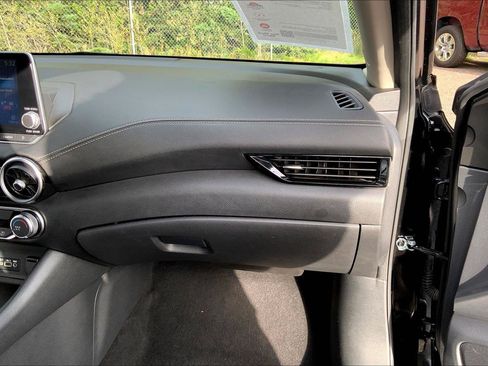 Used 2024 Nissan Sentra SV FWD image 16