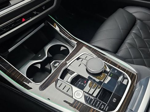 Used 2024 BMW X7 xDrive40i w/ M Sport Package image 28