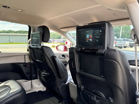 Used 2020 Chrysler Pacifica Touring-L Plus FWD image 3