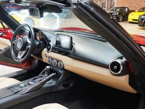Used 2019 MAZDA MX-5 Miata Grand Touring RWD image 50
