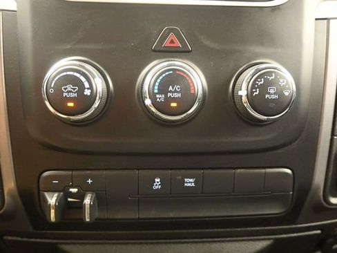 Used 2022 RAM 1500 Classic SLT AWD/4WD image 32