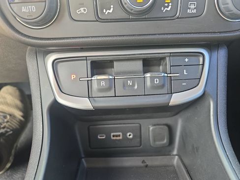 Used 2022 GMC Terrain SLE w/ Driver Convenience Package FWD image 26