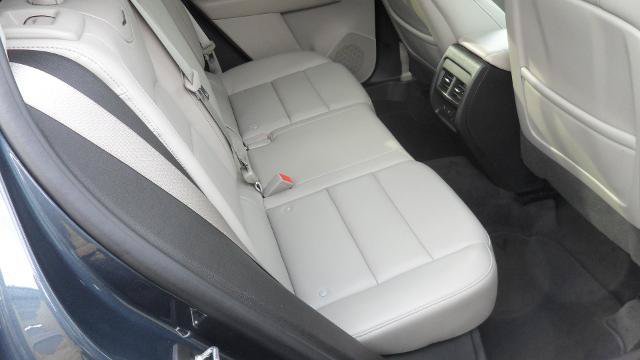 Used 2019 Cadillac XT4 Luxury w/ Cold Weather Package FWD image 14