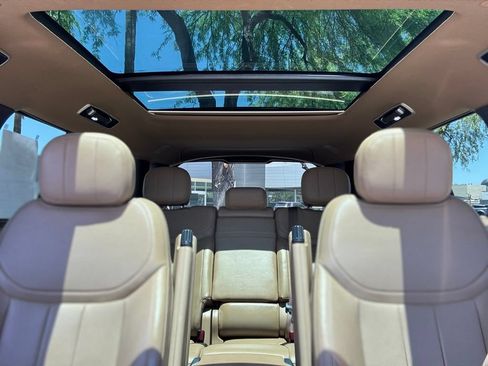 Used 2025 Land Rover Range Rover SE AWD/4WD image 18