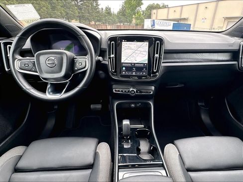 Used 2023 Volvo C40 Recharge Core AWD/4WD image 18