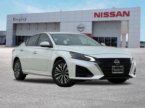 Certified 2023 Nissan Altima 2.5 SV w/ SV Premium Package image 1