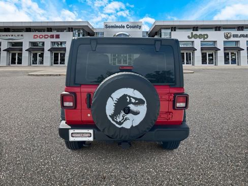 Used 2024 Jeep Wrangler Unlimited Sport AWD/4WD image 6