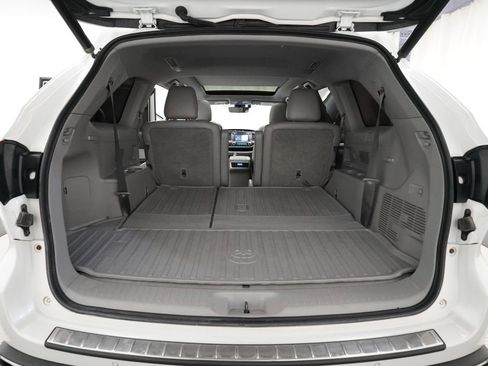 Used 2018 Toyota Highlander Limited Platinum image 10