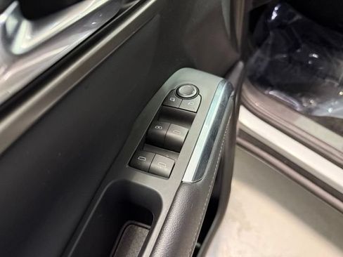 Used 2026 Chevrolet Traverse LT FWD image 9