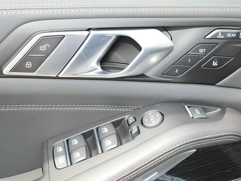 Used 2026 BMW X7 xDrive40i w/ M Sport Package image 13