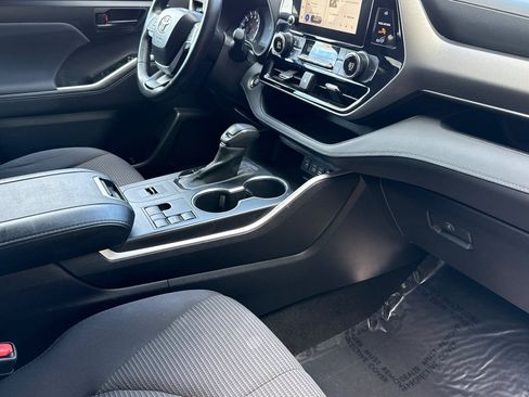 Certified 2023 Toyota Highlander LE image 18