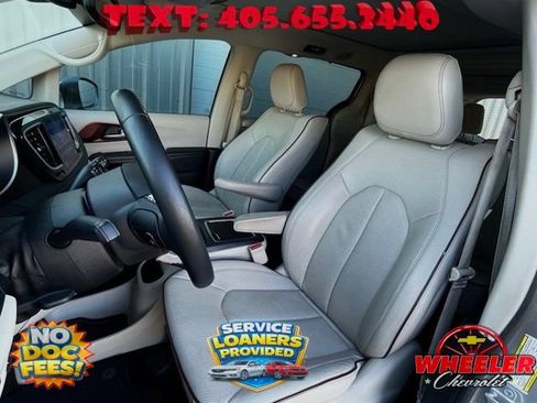 Used 2017 Chrysler Pacifica Limited FWD image 25