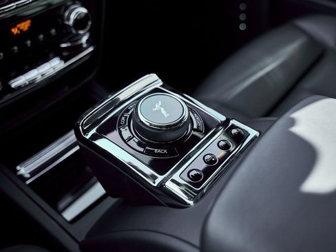 Used 2024 Rolls-Royce Phantom Sedan image 81