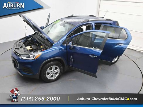 Used 2019 Chevrolet Trax LT w/ LT Convenience Package AWD/4WD image 37