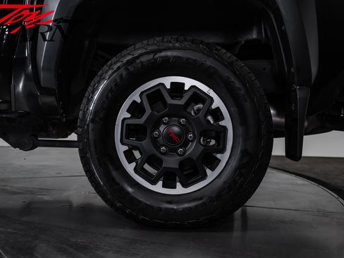Used 2025 Toyota Tacoma TRD Off-Road AWD/4WD image 15