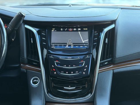 Used 2019 Cadillac Escalade Luxury image 30