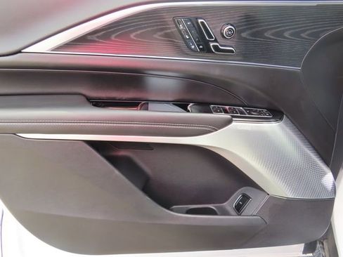Used 2025 Cadillac Lyriq Luxury RWD image 11