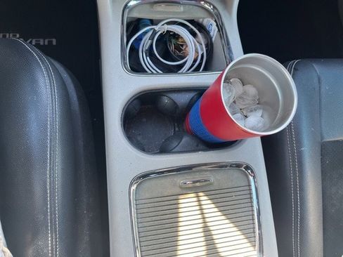 Used 2017 Dodge Grand Caravan SXT image 23