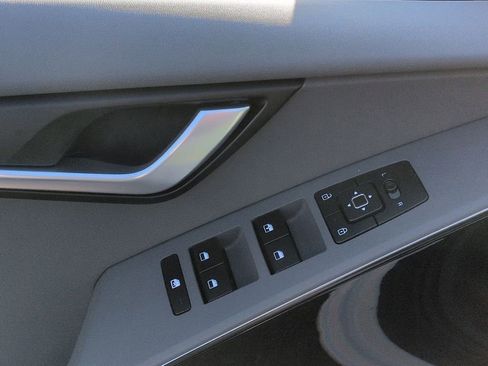New 2026 Kia Niro EX FWD image 24