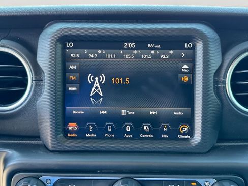 Used 2018 Jeep Wrangler Unlimited Sahara image 18