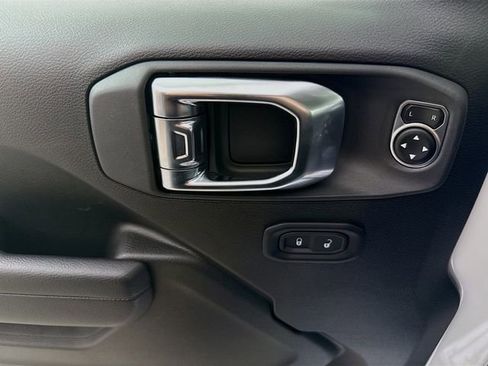 New 2025 Jeep Wrangler Unlimited Rubicon w/ Convenience Group AWD/4WD image 17