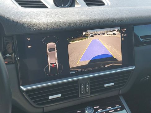 Used 2022 Porsche Cayenne image 17