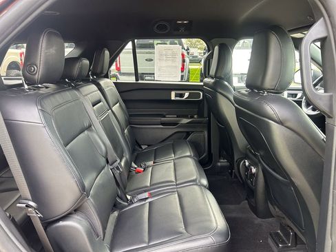 Used 2020 Ford Explorer XLT w/ Equipment Group 202A AWD/4WD image 21