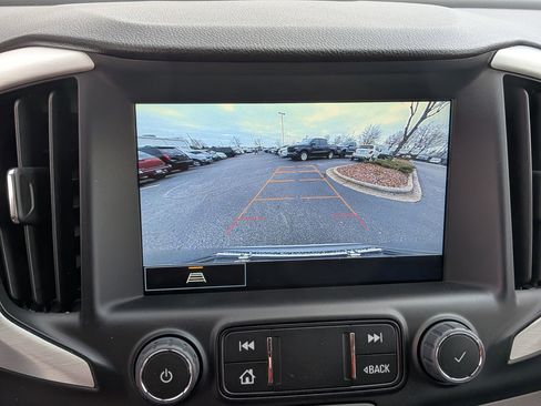 Used 2023 GMC Terrain SLT image 29