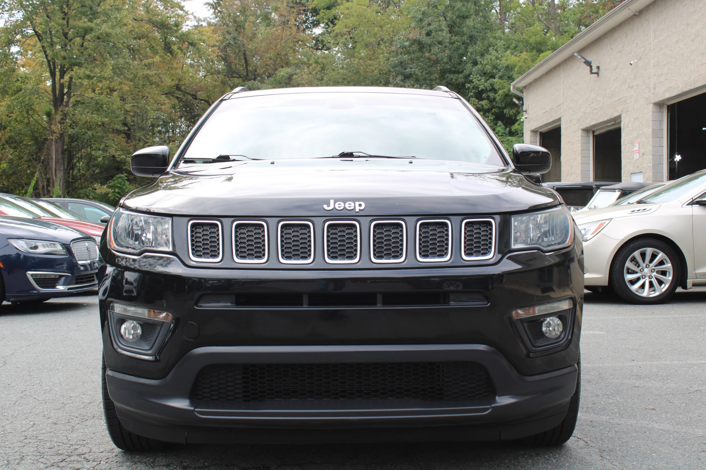 Used 2021 Jeep Compass Latitude FWD image 2
