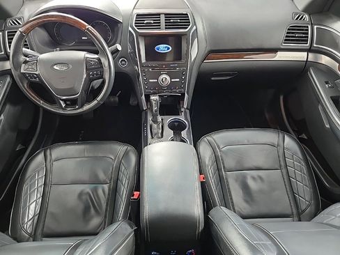 Used 2017 Ford Explorer Platinum image 18