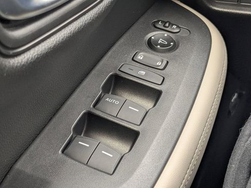 Used 2023 Honda HR-V LX image 22