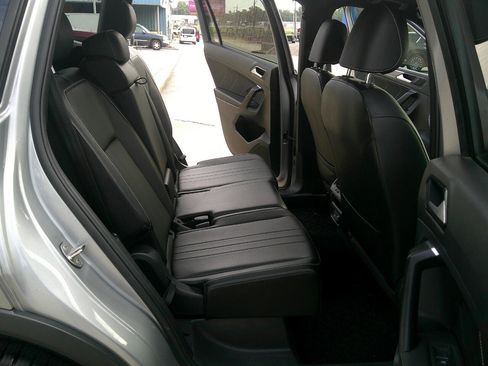 Used 2022 Volkswagen Tiguan SE R-Line image 16