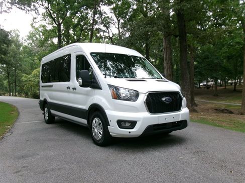 Used 2024 Ford Transit 350 XLT RWD image 3