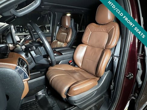 Used 2023 Lincoln Navigator Reserve image 3