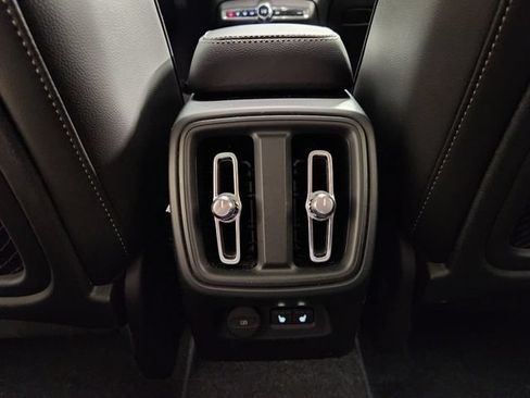 Certified 2026 Volvo XC40 B5 Plus AWD/4WD image 31