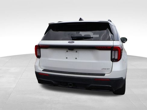 Used 2025 Ford Explorer ST-Line w/ ST-Line Street Pack AWD/4WD image 17