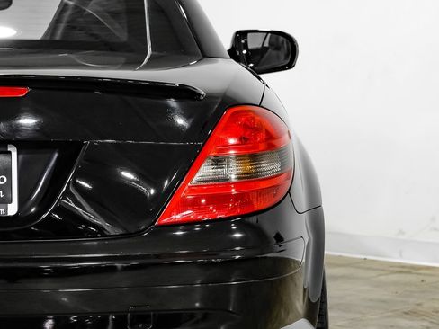 Used 2011 Mercedes-Benz SLK 300 image 38
